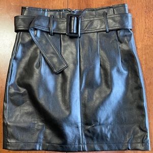 XS Kittenish black mini skirt